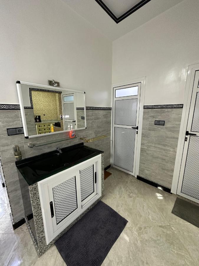 Bel Appartement 1Er Etage Confortable Pres De La Plage - Specialement Pour Familles Saïdia Exteriör bild