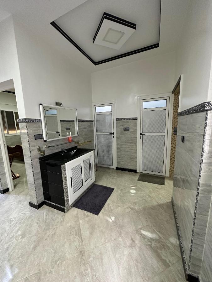Bel Appartement 1Er Etage Confortable Pres De La Plage - Specialement Pour Familles Saïdia Exteriör bild